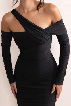 Elodie | Black Asymmetric Bardot Gathered Ruched Midi Dress With Long Sleeves 8 Elodie | Black Asymmetric Bardot Gathered Ruched Midi Dress With Long Sleeves -Dress Shop CL128043 ElodieBlackAsymmetricBardotGatheredRuchedMidiDressWithLongSleeves2